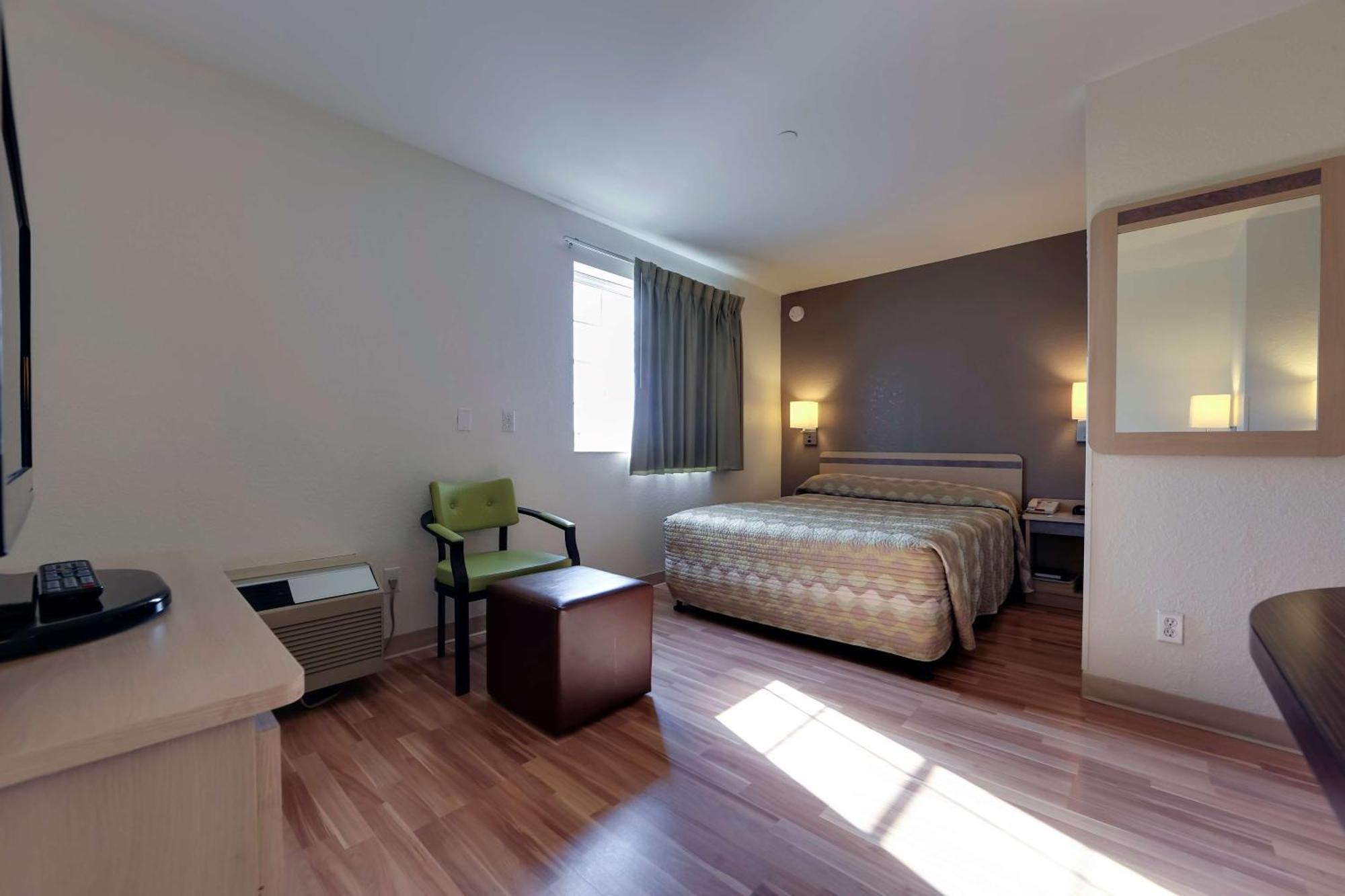 Studio 6 Toronto - Mississauga With Kitchenettes ภายนอก รูปภาพ